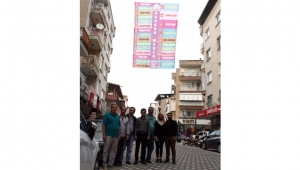 İzgi Ajans, komşu esnaflarına umut yükledi