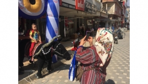 Karakaçan anısına fotoğraf çektiriyorlar