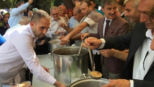Malatyalılar Birlik ve Beraberlik Derneğinden aşure ikramı