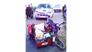 Minibüs ile motosiklet çarpıştı: 2 yaralı