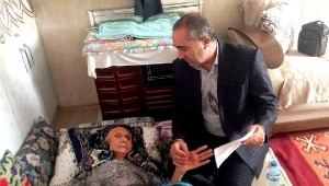 Nüfüs Müdürü, hizmeti Fatma Nine'nin ayağına götürdü