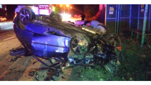 Otomobil ile Kamyonet Çarpıştı; 8 Kişi Yaralandı