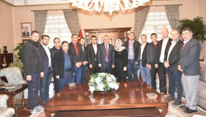 AK PARTİ YUNUSEMRE İLÇE BAŞKANI FATİH KATIÖZ VE YÖNETİMİNDEN VALİ DENİZ’E ZİYARET
