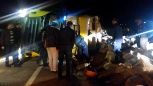 Devrilen TIR'ın sürücüsü öldü