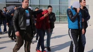 Manisa'da 3 günde 21 iş yerini soyan 6 kişi yakalandı