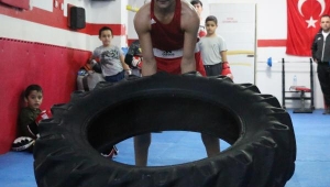 Minik boksörün büyük hayali