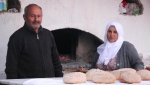 20 yıldır yaptıkları ekşi mayalı köy ekmeği gelir kapıları oldu