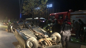 Eski Manisa yolunda araç takla attı.