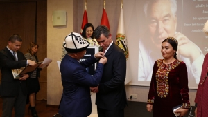 FEYZİOĞLU’NA CENGİZ AYTMATOV ONUR ÖDÜLÜ VERİLDİ