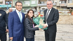 MANİSA VALİSİ AHMET DENİZ, ALAŞEHİR’DE KODLAMA ATÖLYESİNDE