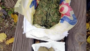 Otobüsteki yolcunun karnına sarılı 350 gram esrar ele geçirildi