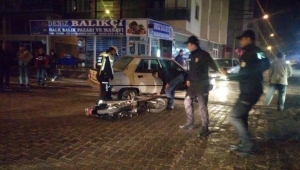 Otomobil ile motosiklet çarpıştı: 1'i bebek 4 yaralı