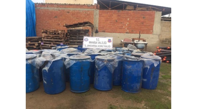 Salihli'de 9 bin 142 litre sahte içki ele geçirildi