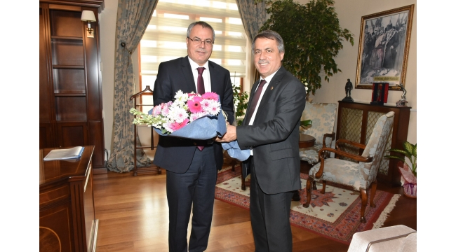 VALİ DENİZ, AHMETLİ BELEDİYE BAŞKANI AHMET ALHAN’I AĞIRLADI