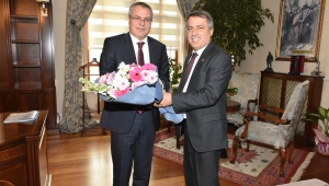 VALİ DENİZ, AHMETLİ BELEDİYE BAŞKANI AHMET ALHAN’I AĞIRLADI