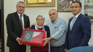 VALİ DENİZ, ALAŞEHİR’DE ŞEHİT AİLELERİNİ ZİYARET ETTİ