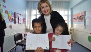 VALİ DENİZ’İN EŞİ OLCAY DENİZ ÖZEL ÖĞRENCİLERLE BULUŞTU