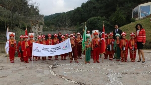 Çocuk mehteran takımı gönülleri fethediyor