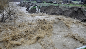 Irlamaz Çayı seti patladı, araziler sular altında kaldı