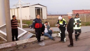 Manisa'da iki otomobil çarpıştı: 4'ü çocuk 9 yaralı