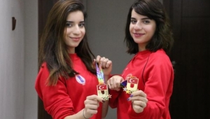 Milli sporcu ikiz kardeşlere burs şoku