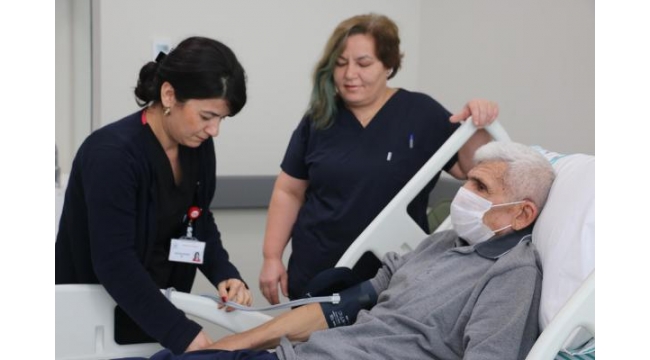 Soluk borusunun saplanan mermi çıkarıldı, sağlığına kavuştu