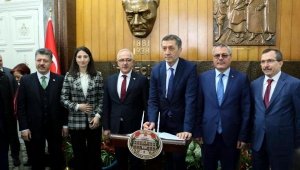 Bakan Selçuk: Eğitim, çocuklarımıza dünya görüşlerimizi pompalayacağımız araç değildir