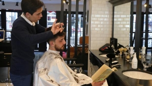 Bu kuaför salonunda cep telefonu kullanmak yasak