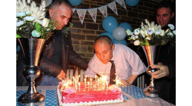 Engelliye 43'üncü yaşında doğum günü sürprizi