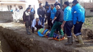 Göçükte toprak altında kalan işçi, hastanelik oldu