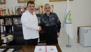 Manisa BŞB'de Çapanoğlu imzaladı