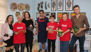 Özel öğrenciler, çamura hayat vererek rehabilite oluyor