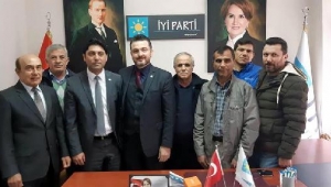 Selendi'de MHP'den istifa eden Başkan Dumlupınar, İYİ Parti'ye geçti