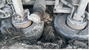 Turgutlu'da küspe yüklü TIR devrildi VİDEO