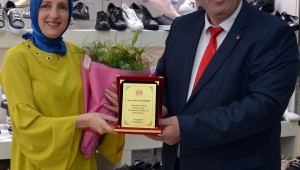 Başkan Çiçekçi’den kadın üyelerine çiçekli ve plaketli kutlama