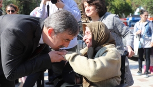 Başkan Şirin’den Kadınlara 8 Mart Çiçeği