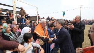Başkan Şirin’e Geleneksel Deve Güreşlerinde Yoğun İlgi