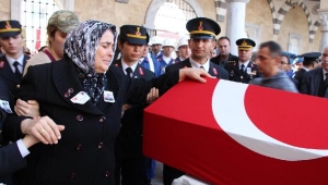 Bıçaklanarak şehit edilen uzman çavuş, Kula'da toprağa verildi