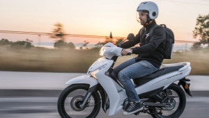 Bir motosiklet düşünün ki 1 litre benzinle 129 km gidebilsin!