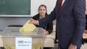 Çetin Akın Oyunu Kullandı