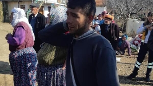 Elektrik kontağından çıkan yangın evi yaktı, aile gözyaşlarına hakim olamadı