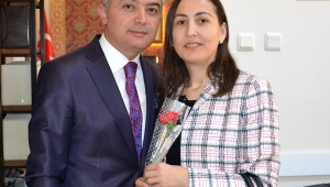 Kaymakam Turan, eşinin ve çalışan kadınların, gününü kutladı