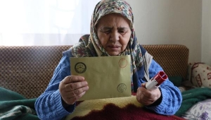 Oyunu seyyar sandıkta oy kullandı