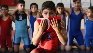 Savaştan kaçıp madalyaya koştular