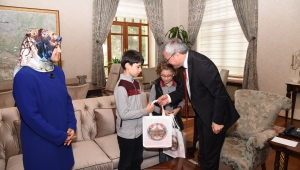 23 Nisan Ulusal Egemenlik İlkokulu Öğrencileri Vali Deniz’i Bayramlarına Davet Etti