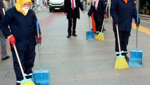 Alaşehir'de temizliğe kadın eli değdi