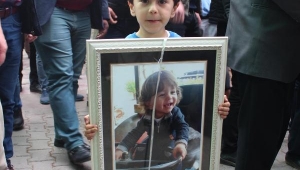 Balkondan düşerek ölen minik Ramazan, son yolculuğuna uğurlandı