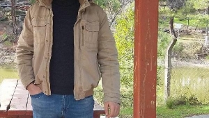 Köpeğinin tasmasıyla kendisini astı