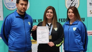 Manisalı atıcı Mersin'de Türkiye rekoru kırdı