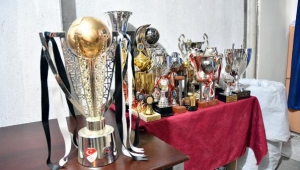 Manisaspor'un kupaları satıldı